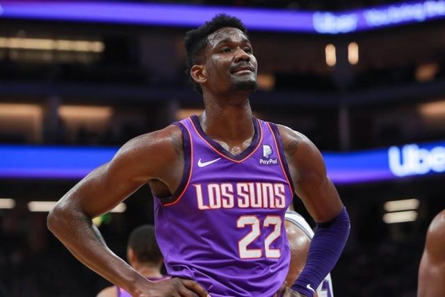 体育报：莱万5场进1球 巴萨管理认为应引进新中锋